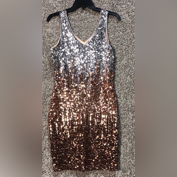 NWT Sequin V-Neck Sleeveless Party Dress Size Medium - Picture 5 of 8